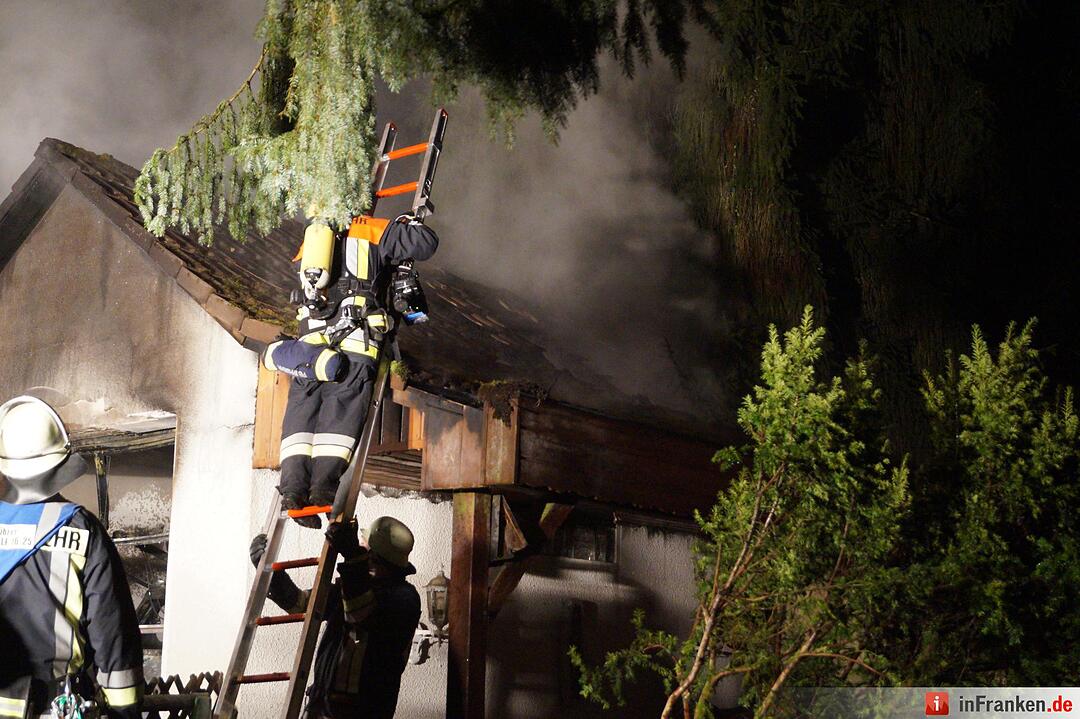 Auto samt Garage ausgebrannt