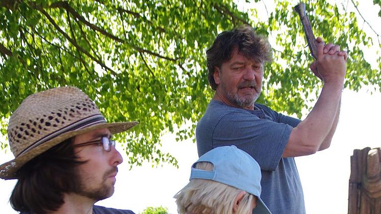 Tom Ohnerast, Stefanie Masnik und Lutz Leyh (v. l.) proben auf der Festung für das Kinderstück "Der Räuber Hotzenplotz". Foto: Marco Meißner