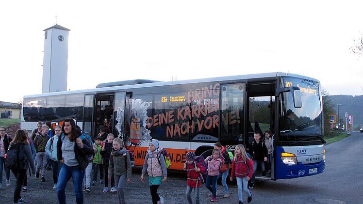 Die Busse der Kreisomnibusbetrieb GmbH (KOB) sollen in einem Pilotprojekt mit Bayern-WLAN ausgestattet werden. Dafür hat sich der Kresausschuss in seiner jünsgten Sitzung ausgesprochen. Foto: Archiv/Karlheinz Franz