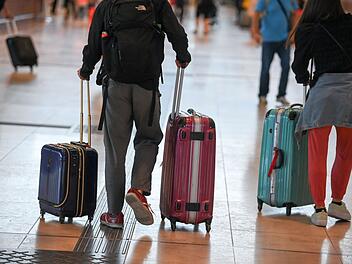 Urlauber mit Reiseangeboten betrogen - Verd&auml;chtige in N&uuml;rnberg festgenommen