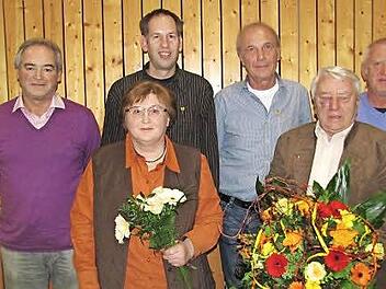 Ehrungen und Vorsitzwechsel beim Bürgerverein Lützelbuch (von links): Dietmar Wächter, Erika Metze, Sven Scheler, Horst Engelhardt, Günter Lehmann und Dieter Reuß.  Foto: Martin Koch