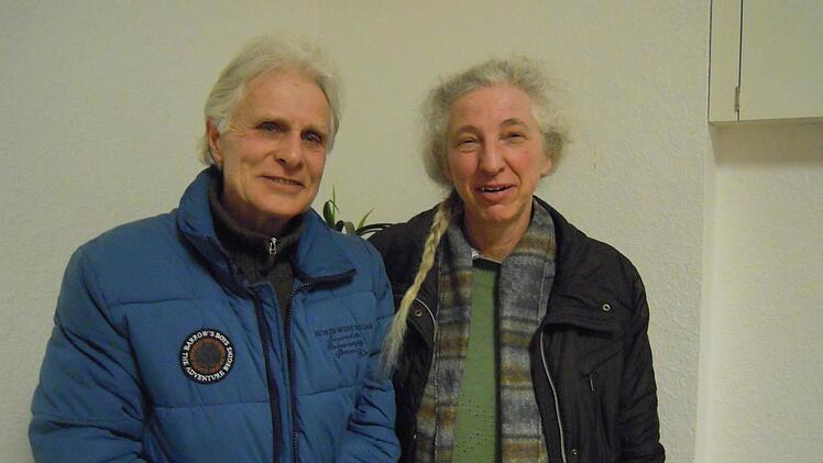 Hans und Petra Wißen engagieren sich ehrenamtlich für die Flüchtlinge in Volkers. Foto: Julia Raab