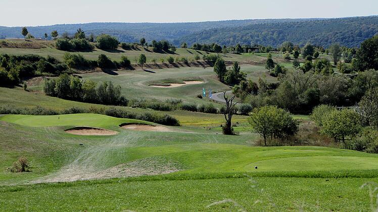 Blick auf den landschaftlich schön gelegenen Golfplatz des Golfclubs Haßberge über dem Maintal bei SteinbachGünther Geiling