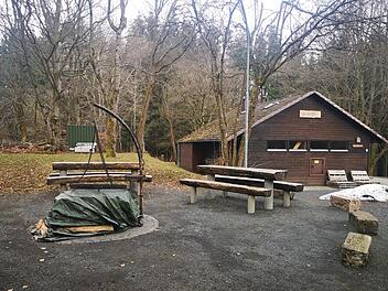Mit dem Regionalbudget des Amtes für ländliche Entwicklung und der  Kreuzbergallianz werden 26 Projekte aus dem Allianzgebiet mit einem  Fördervolumen von 100.000 Euro bezuschusst. Das Bild zeigt den  Jugendzeltplatz bei Oberweißenbrunn. Hier wird der Bau eines  Grillpavillons bezuschusst. Foto: Marion Eckert