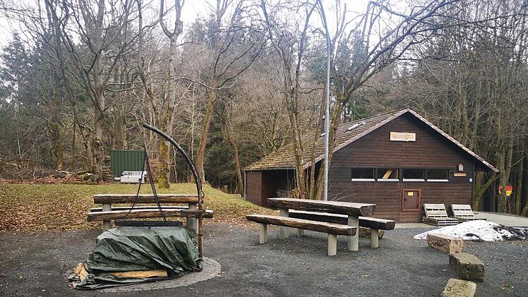 Mit dem Regionalbudget des Amtes für ländliche Entwicklung und der  Kreuzbergallianz werden 26 Projekte aus dem Allianzgebiet mit einem  Fördervolumen von 100.000 Euro bezuschusst. Das Bild zeigt den  Jugendzeltplatz bei Oberweißenbrunn. Hier wird der Bau eines  Grillpavillons bezuschusst. Foto: Marion Eckert