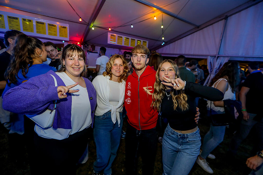 Partyzeltdorf mit 5 Areas!
