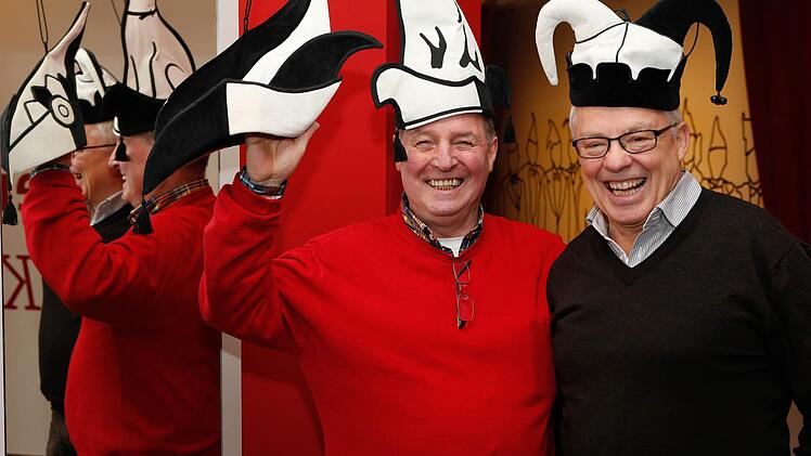 Welche Narrenkappe steht uns am besten? Foto: Matthias Hoch