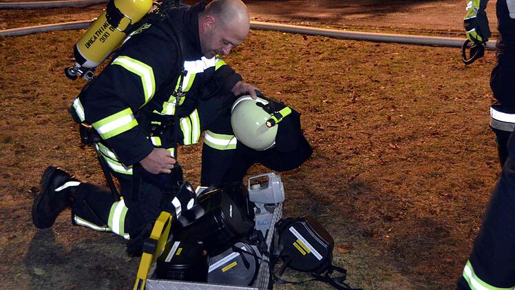 Einsatz beim Brand in Frauenroth. Foto: Peter Rauch