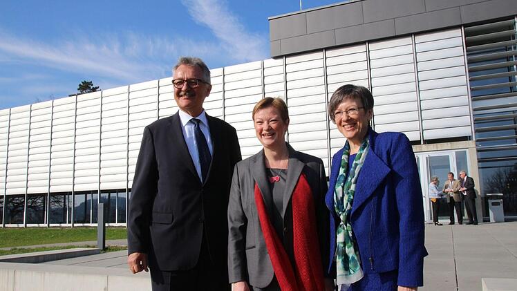 Peter Müller, Amtschef des Kultusministeriums, die neue Hochschulpräsidentin Christiane Fritze und Regierungspräsidentin Heidrun Piewernetz (von links).