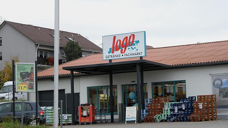 Eine Woche nach dem versuchten &Uuml;berfall auf einen Getr&auml;nkemarkt in Ebelsbach (Lkr. Ha&szlig;berge) stellte sich der T&auml;ter.Frank Rumpenhorst/dpa