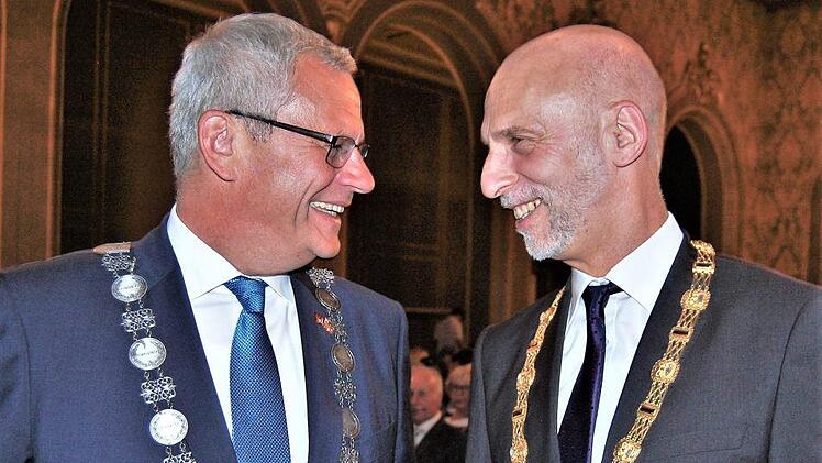 Oberbürgermeister Kay Blankenburg (rechts) begrüßt Eisenstadts Bürgermeister Thomas Steiner