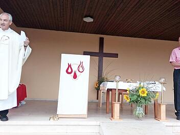 Raimund Fleischmann wurde f&uuml;r 65 Jahre T&auml;tigkeit als Organist in der Kirchengemeinde Erlach geehrt.  Foto: privat