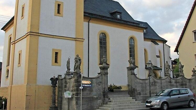 Der Zugang zur Zeyerner Kirche und dem Friedhof soll barrierefrei werden. Foto: V. Schadeck