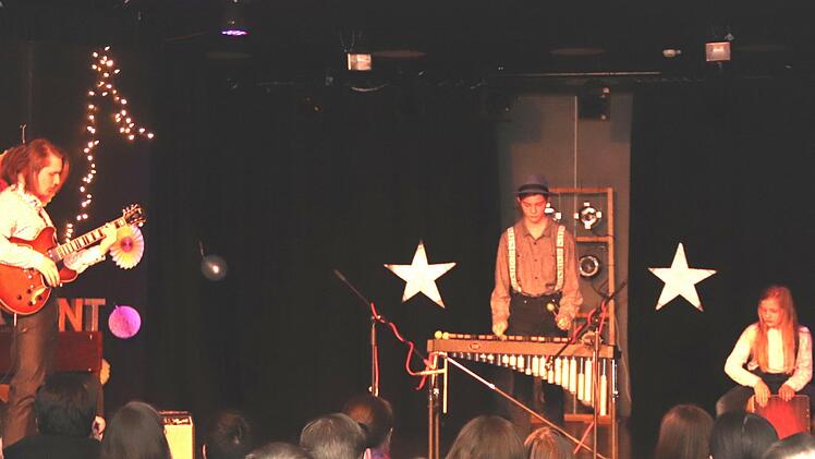 Die Sieger: Lorenz, Clemens und Viola Polifke bei ihrem Auftritt    Foto: Johanna Blum