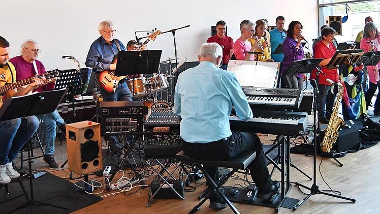 Die Gruppe Sing’n Swing spielte im Katholischen Pfarrzentrum.