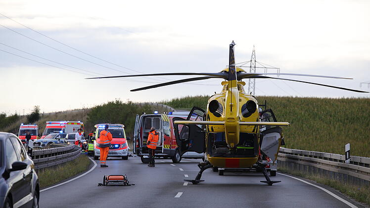 Unfall im Gegenverkehr auf B13 im Kreis Ansbach