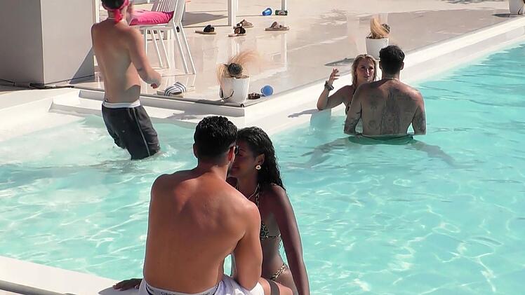 Brenda kommt Musti sehr nah (vorn).