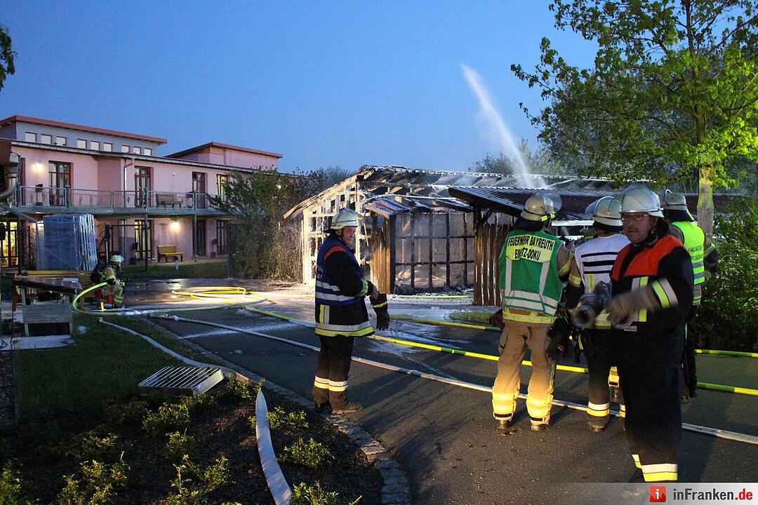 Scheunenbrand in Bayreuth - Therapiezentrum wurde evakuiert