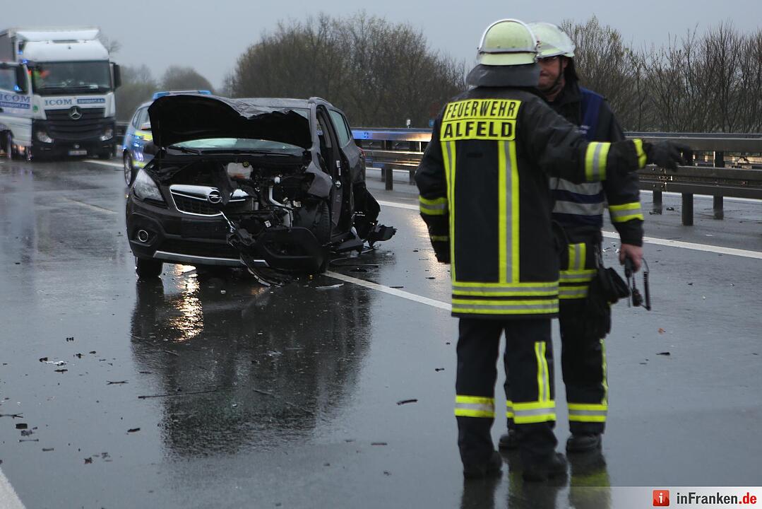 Hagel-Unwetter lšst Massenunfall aus: Autos kollidieren auf der A6 - Acht verletzte Personen, davon drei schwer