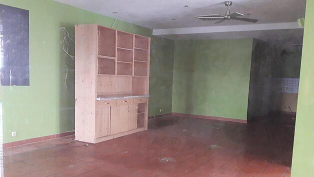 Im Innern ist das kleine Lokal fast leer ger&auml;umt. Im kommenden Jahr soll es wieder mit Leben erf&uuml;llt sein.  Fotos: Bernhard Panzer