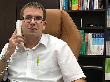 Tobias Hetzler wirkt als Hauszart in Burgebrach, sein Traumjob.Foto: Anette Schreiber