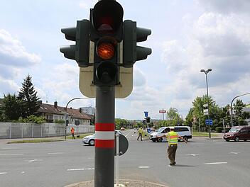 Am Dienstag war die Ampel am Berliner Ring plötzlich ausgefallen. Mehr als ein gelben Warnlicht funktioniert nicht mehr. Foto: Barbara Herbst