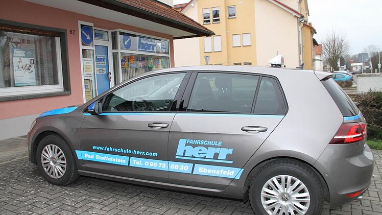 Die Fahrschule Herr steht seit über 30 Jahren für gewissenhafte und erfolgreiche Fahrausbildung. Foto: Gerda Völk