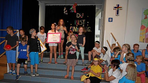 Mit dem Theaterst&uuml;ck "Du bist einmalig" sprachen die Kinder sich gegenseitig und anderen Kindern Mut zu.