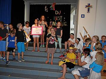 Mit dem Theaterst&uuml;ck "Du bist einmalig" sprachen die Kinder sich gegenseitig und anderen Kindern Mut zu.