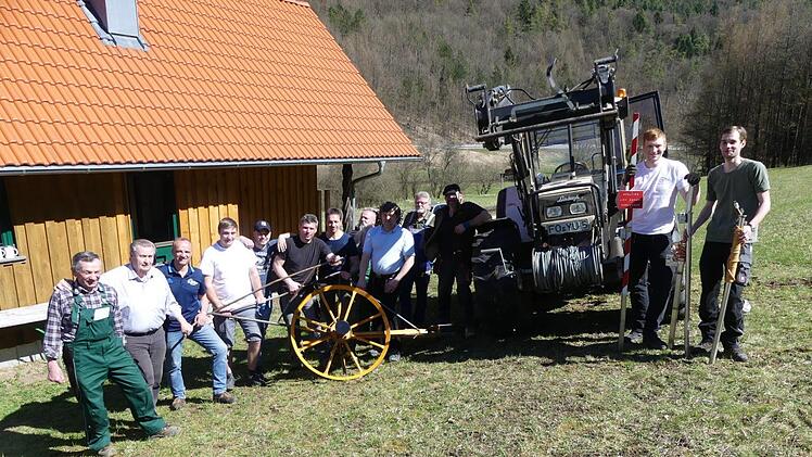 Die Mitglieder des Muggendorfer Skilift-Vereins nach dem Abbau Foto: Paul Pöhlmann