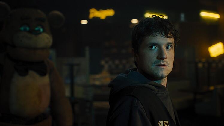 Mike (Josh Hutcherson) arbeitet als Nachtw&auml;chter in einer Pizzeria. Doch nachts treiben einstige Maskottchen ihr Unwesen und der Horror beginnt ...