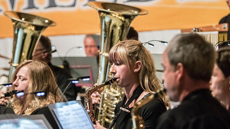 Im zweiten Teil musizierte die Blaskapelle Meeder.Foto: Jochen Berger