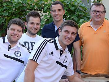 Eine gute Truppe: Unser Bild vom Lehrabend zeigt Bundesliga-Schiedsrichter Benjamin Brand (hinten) mit (von links) Hermann Freibott, Sebastian Wieber und Alexander Arnold von der SR-Gruppe Bad Kissingen sowie Bezirks-Schiedsrichterobmann Norbert Kröckel. Foto: Jürgen Schmitt