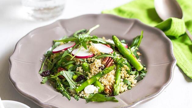 quinoa-salat-spargel-radieschen.jpg