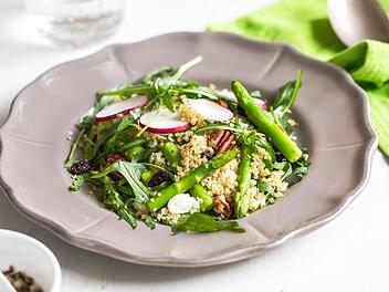 quinoa-salat-spargel-radieschen.jpg