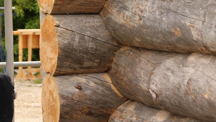 Detail der Blockbauweise der Kelo-Sauna