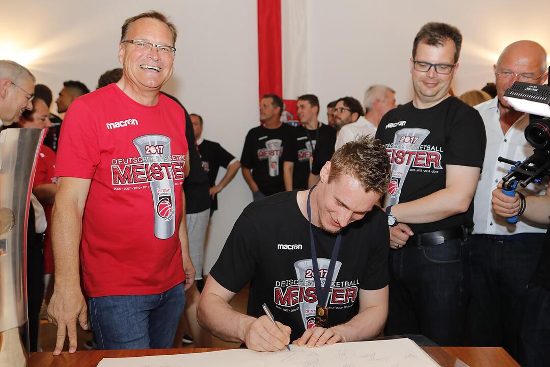 Brose Bamberg: Die Meisterfeier am Bamberger Maxplatz