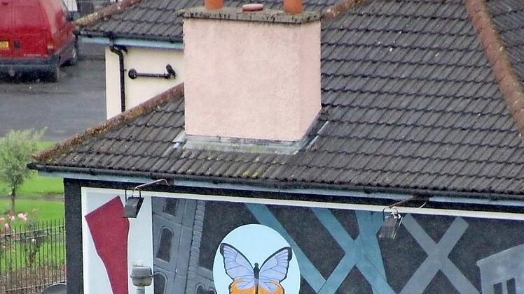Diese berühmte Wandmalerei in Derry zeigt die im Bürgerkrieg erschossene Schülerin Anne McGavigan.