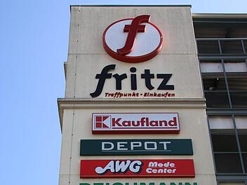 "Depot" ist bereits ausgezogen, das "Kaufland wird sich 2109 aus dem Fritz zurückziehen. Die Zukunft des AWG-Mode-Centers ist ungewiss. Foto: Alexander Hartmann/Archiv