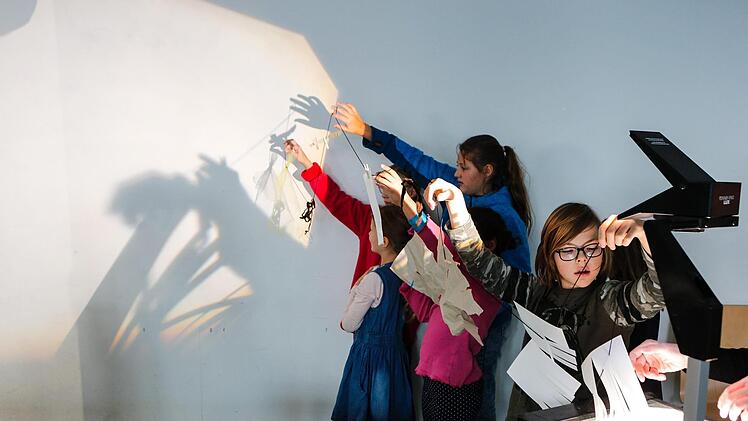 Schatten haben schon immer Künstlerinnen und Künstler inspiriert. Am Samstag auch die jungen Studierenden an der Bamberger Kinder-Uni.  Foto: Matthias Hoch