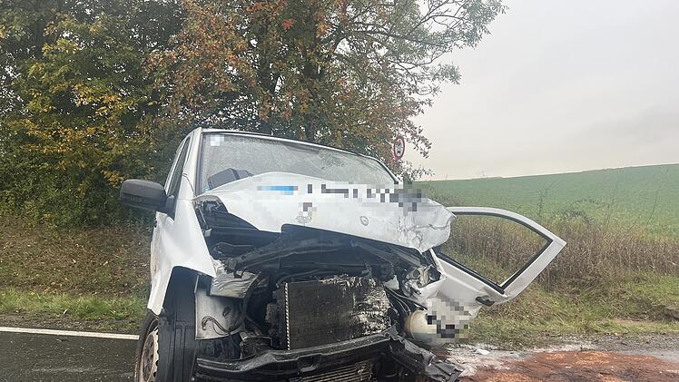 Frontalcrash auf Bundesstraße  fordert Todesopfer