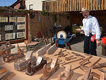 Zahlreiche Hobel und anderes Werkzeug sind hier bei der 500-Jahr-Feiert in Premich ausgestellt gewesen. Foto: Peter Rauch