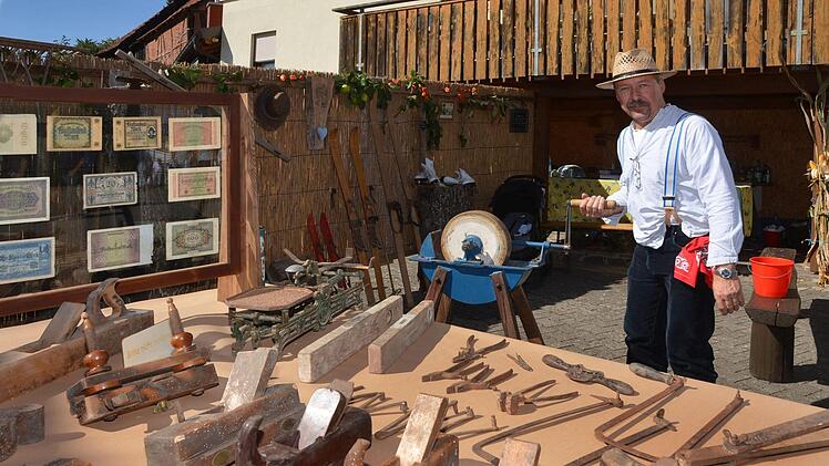 Zahlreiche Hobel und anderes Werkzeug sind hier bei der 500-Jahr-Feiert in Premich ausgestellt gewesen. Foto: Peter Rauch