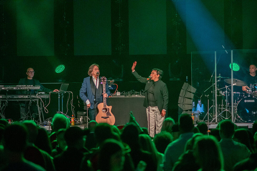 Ricchi e Poveri, Gemelli Diversi, Pino Barone Band, u.v.m.