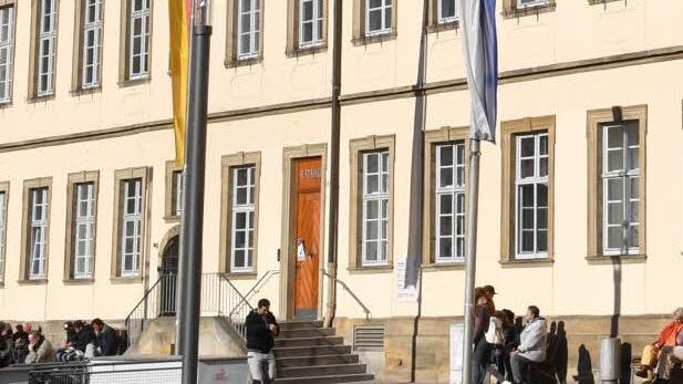 Brodelt es hinter der idyllischen Fassade? Um die Stimmung unter den Rathaus-Beschäftigten ist es laut Bamberger Allianz nicht besonders gut bestellt.  Foto: Ronald Rinklef