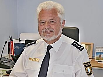 Erster Hauptkommissar Siegbert Weinkauf im neuen Outfit - seit 100 Tagen ist er der Chef der Polizei-Inspektion Ebern . Foto: Helmut Will