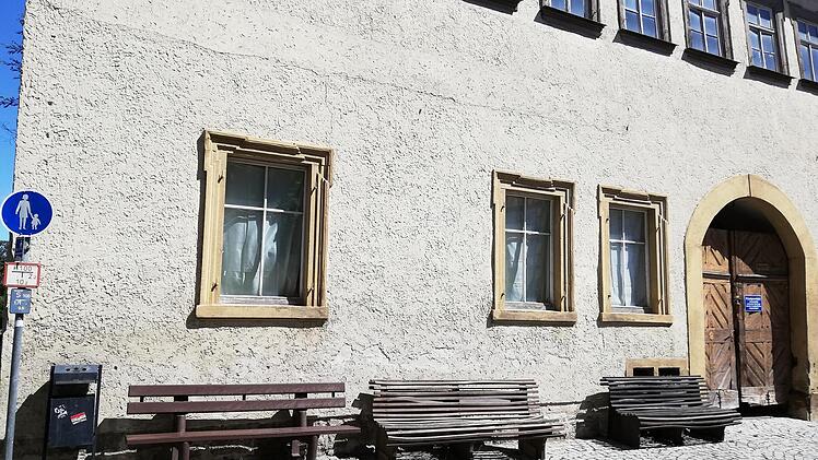 Diese Bankreihe ist dem Stadtplaner ein Dorn im Auge. Foto: Heike Beudert