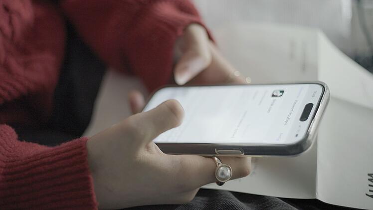 Smartphones und Social Media machen viele Menschen, vor allem auch Kinder und Jugendliche, s&uuml;chtig.
