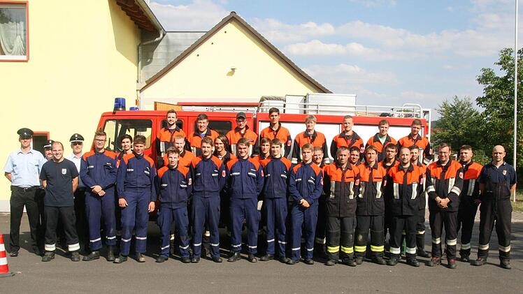 Gruppenbild der FFW Diebach:Hintere Reihe von links: Dominik Ebert, Rene Schneider, Max Mathes, Enrico Hallmannsecker, Tino Fachinger, Benedikt Kraft, Dominik Schneider, Lucas StadlerVordere Doppelreich von links: Schiedsrichter Dominik Billmann, KBM Klaus Kippes, stellv. Kommandant Tobias Fischer, KBM Elmar Eisenmann, Luca Reuß, Dominik Herrlein, Sandro Hallmannsecker, Ferdinand Mihm, Sebastian Memmel, Dominik Sitzmann, Lukas Gensler, Adrian Remling, Andre Gensler, Alexander Mathes, Fabian R...