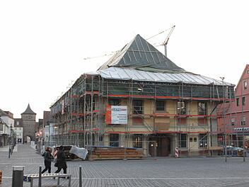 Das Lichtenfelser Rathaus wird gerade saniert und zählt zu den größten Ausgabeposten im städtischen Haushalt. Foto: Popp